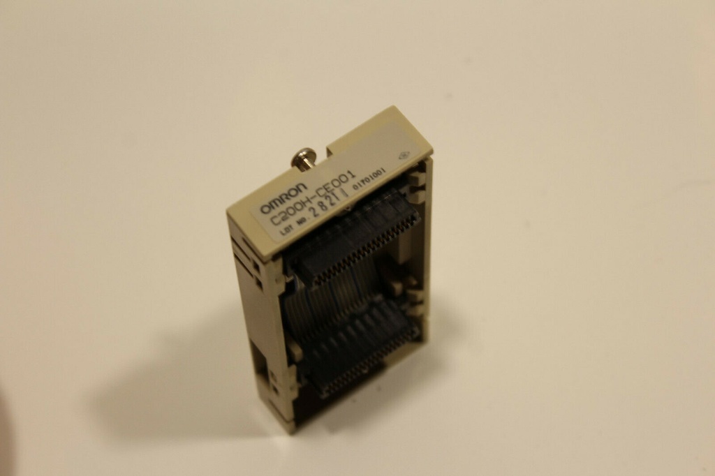 Omron C200H-CE001 Bus Connector