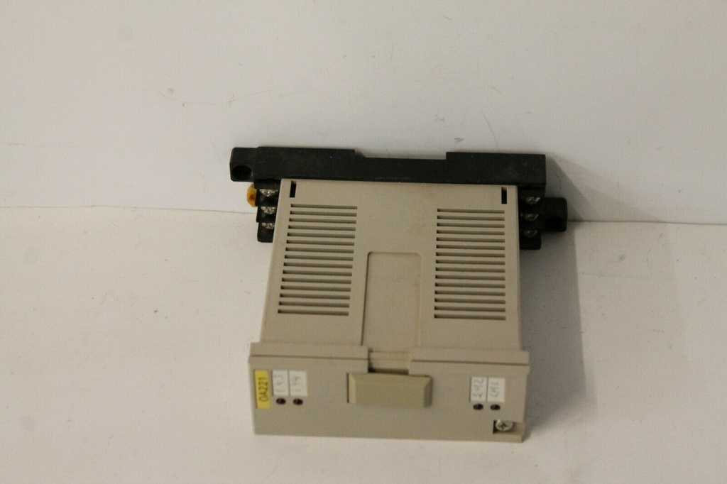 Omron 3G2A3-OA221 I/O Device